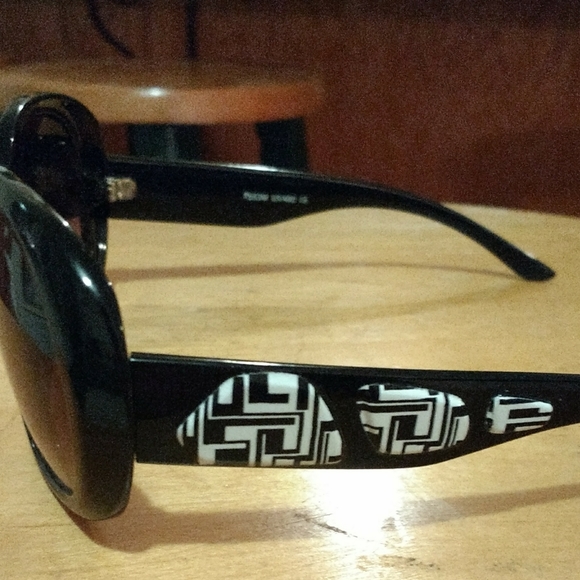 Round Lens Sunglasses + Ralph Lauren case - Picture 2 of 4